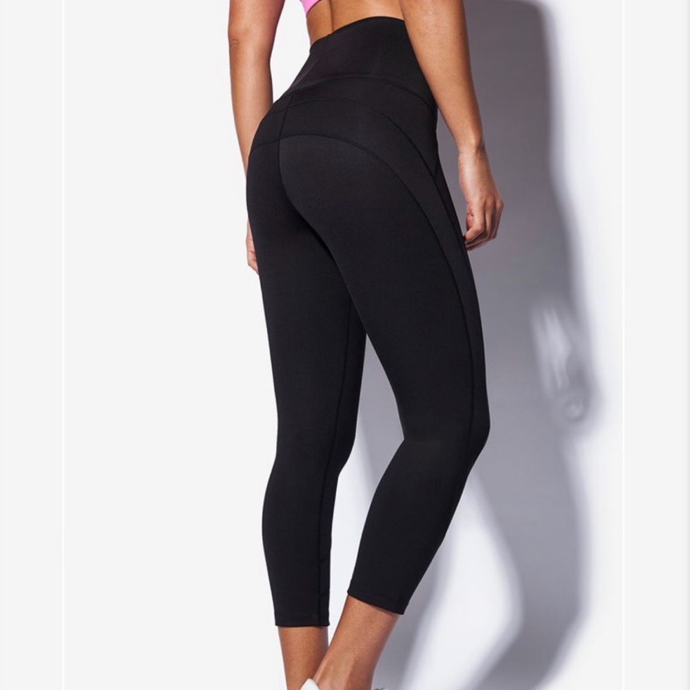 NWT Discontinued 3/4 Length Leggings | Black | Size L